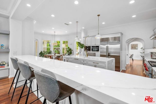 4110 Prado De Los Zorros, Calabasas CA: https://media.crmls.org/mediaz/4d807908-0ef7-47bb-920b-d2ea76497654.jpg