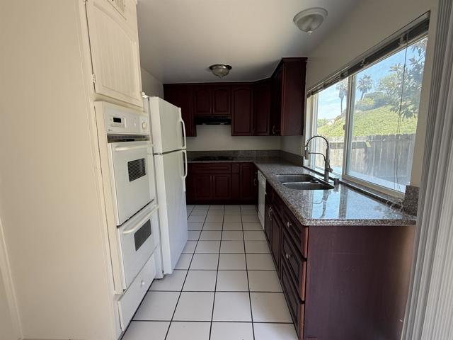 Detail Gallery Image 10 of 37 For 3570 Tony Dr, San Diego,  CA 92122 - 4 Beds | 2/1 Baths