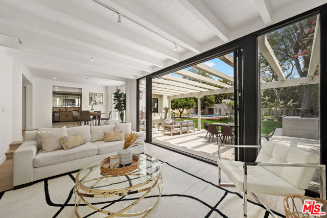 712 N RODEO Drive, Beverly Hills CA: https://media.crmls.org/mediaz/4d816d52-a08e-4acf-bed1-39f015b8b9c9.jpg
