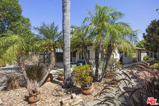 6005 Hackers Lane, Agoura Hills CA: https://media.crmls.org/mediaz/4d81adf8-1df9-4026-8d96-6b9e276b43a0.jpg