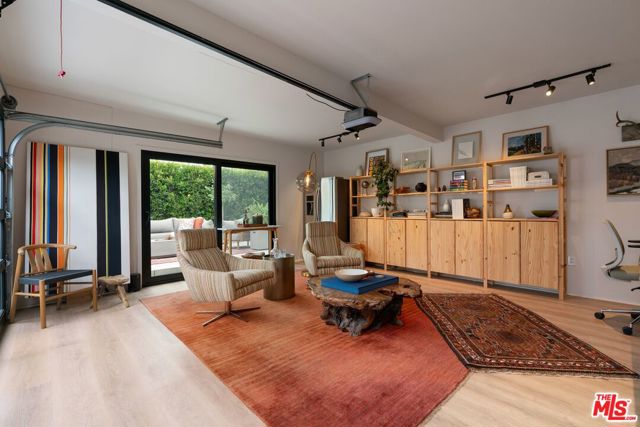 3864 3rd Avenue, Los Angeles CA: https://media.crmls.org/mediaz/4d825253-27fe-4c8d-90ff-67228819cc06.jpg
