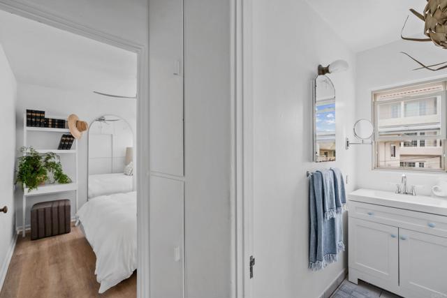 251 Orange Avenue, Coronado CA: https://media.crmls.org/mediaz/4d82a681-b42c-472d-8adc-e6af66d898c3.jpg