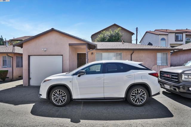 656 Berry Ave, Hayward CA: https://media.crmls.org/mediaz/4d82e57c-c78c-49fc-b538-4b9b2c906e0c.jpg