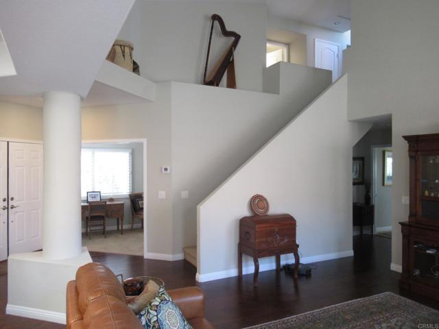 Detail Gallery Image 10 of 44 For 4631 Cyrus Way, Oceanside,  CA 92056 - 3 Beds | 3 Baths