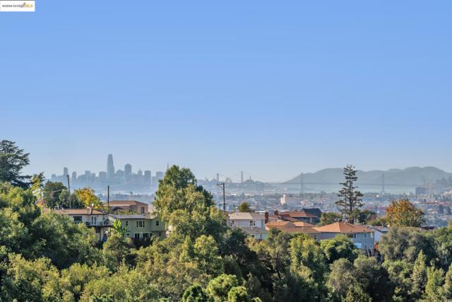 9090 Castlewood St, Oakland CA: https://media.crmls.org/mediaz/4d8343ba-96b6-4e31-a5f2-10819c05a53e.jpg