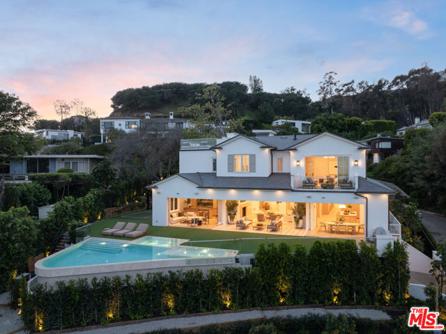 1682 San Onofre Drive, Pacific Palisades CA: https://media.crmls.org/mediaz/4d836580-a5d9-465f-9bd6-2a6e3f6c116f.jpg