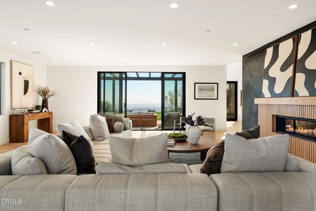 Detail Gallery Image 4 of 21 For 708 Skyview Ter, Ventura,  CA 93003 - 4 Beds | 2/1 Baths