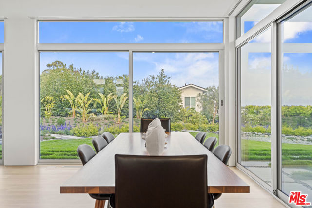 5738 Busch Drive, Malibu CA: https://media.crmls.org/mediaz/4d83c621-7cb3-4f72-9227-11993f43088e.jpg