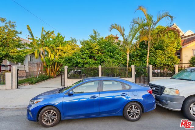 220 N Burlington Avenue, Los Angeles CA: https://media.crmls.org/mediaz/4d83d1c0-7b62-431c-b939-b23c26e583b5.jpg