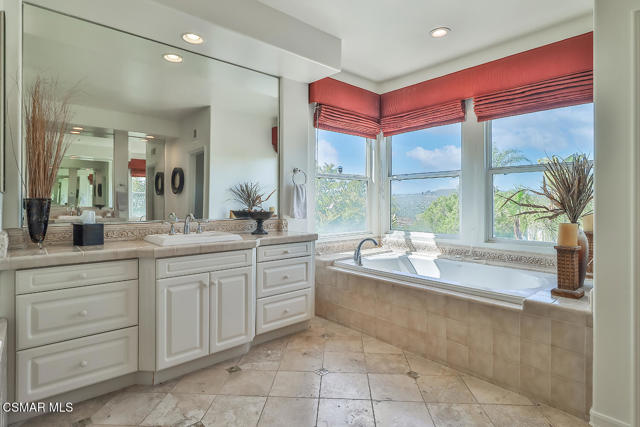 2589 Featherwood Street, Westlake Village CA: https://media.crmls.org/mediaz/4d83e181-ba24-409b-b55a-36622dd07660.jpg