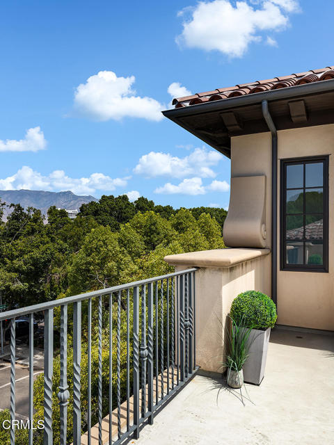 378 W Green Street, Pasadena CA: https://media.crmls.org/mediaz/4d83ef3e-c3e8-492b-83f0-dc8cf3baa87e.jpg