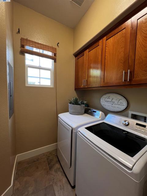 2344 Treadwell St, Livermore CA: https://media.crmls.org/mediaz/4d841b47-bece-495b-8f19-2af6a38cd6a1.jpg