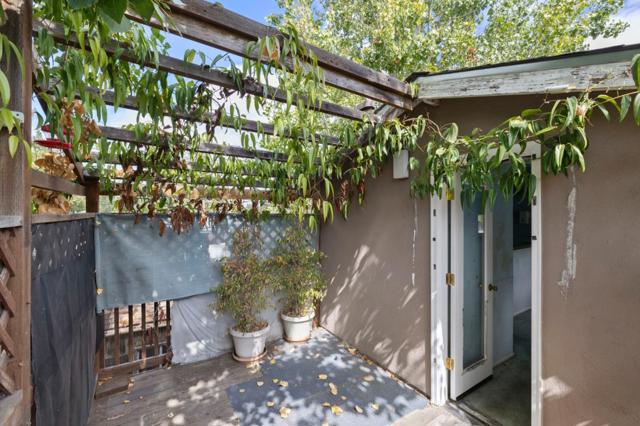 2160 Oakley Avenue, Menlo Park CA: https://media.crmls.org/mediaz/4d842ebb-ac80-4268-856b-4d1dd8bf9f89.jpg