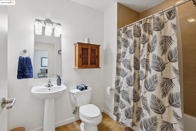 428 Alice St., Oakland CA: https://media.crmls.org/mediaz/4d84bfbb-5685-4d83-a0f6-e63e47b43a47.jpg