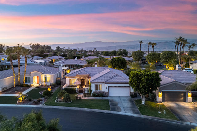 79976 Castille Drive, La Quinta CA: https://media.crmls.org/mediaz/4d8561f7-d2a1-48ad-918a-3143b4ffc5aa.jpg