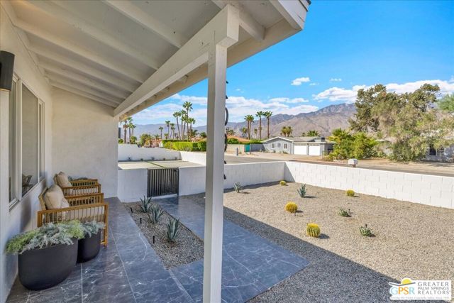 2002 N Whitewater Club Drive, Palm Springs, CA 92262