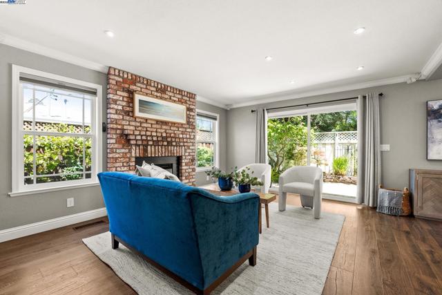 3746 La Costa Ave, Castro Valley CA: https://media.crmls.org/mediaz/4d85b74b-dcec-4faf-99fb-abfd7982a52b.jpg