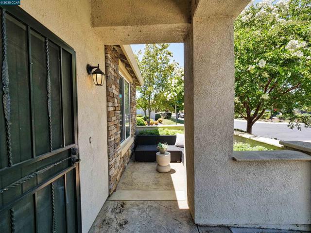 335 Suez Canal Lane, Sacramento CA: https://media.crmls.org/mediaz/4d862a62-f17b-4861-a143-29741c24a701.jpg