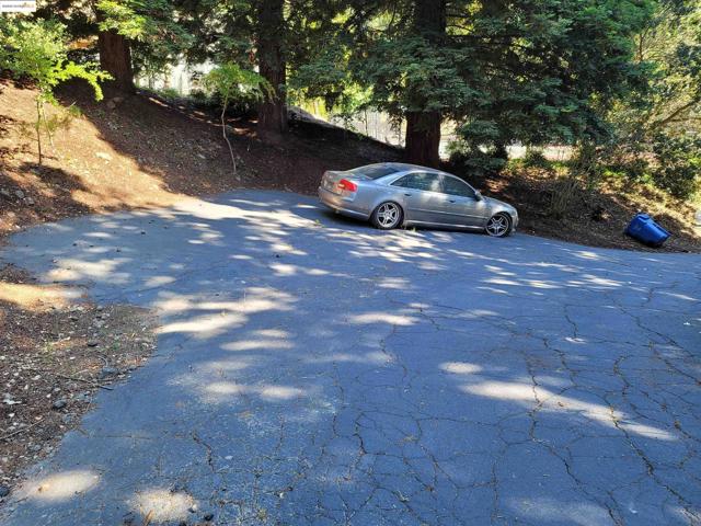 40 Hilldale Ct, Orinda CA: https://media.crmls.org/mediaz/4d86f0da-4c83-428e-8f5f-c01ec07c02c7.jpg
