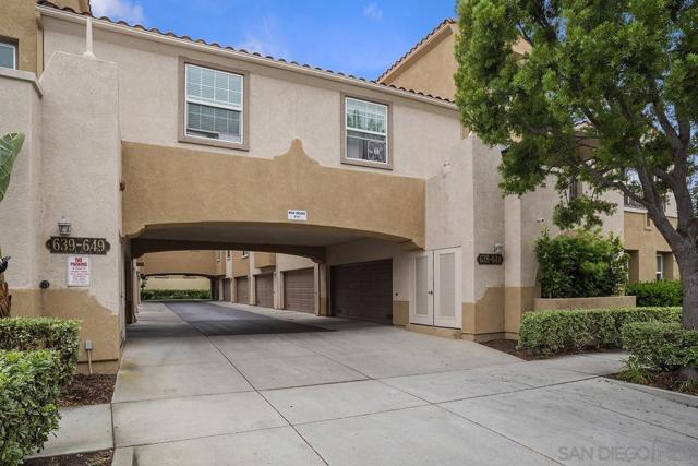 644 Hatfield Dr, San Marcos CA: https://media.crmls.org/mediaz/4d87a290-eda2-4f92-aff7-b9f93468173a.jpg