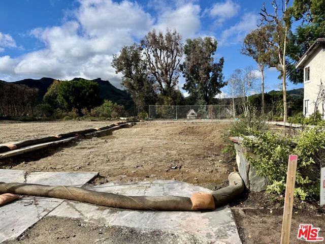 17314 Avenida De La Herradura, Pacific Palisades CA: https://media.crmls.org/mediaz/4d881295-2972-4e93-a65a-85cfdbc3486a.jpg