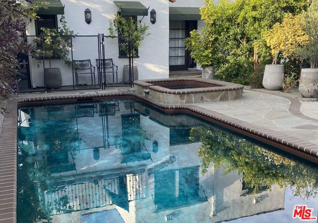 8133 W 4th Street, Los Angeles CA: https://media.crmls.org/mediaz/4d88495d-67ea-443f-8900-312a9fdd5e14.jpg