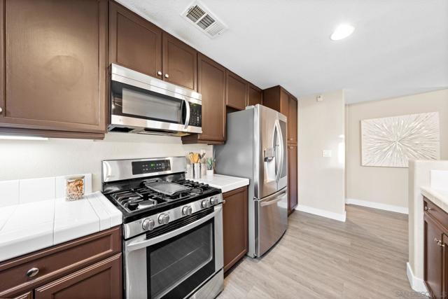 784 Portside Pl, San Diego CA: https://media.crmls.org/mediaz/4d886884-1206-4b31-8036-9e0b0286871e.jpg