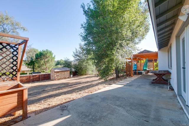 25119 Como Esta Court, Ramona CA: https://media.crmls.org/mediaz/4d89db1b-4954-4f53-9dd5-9282b4d9f41b.jpg