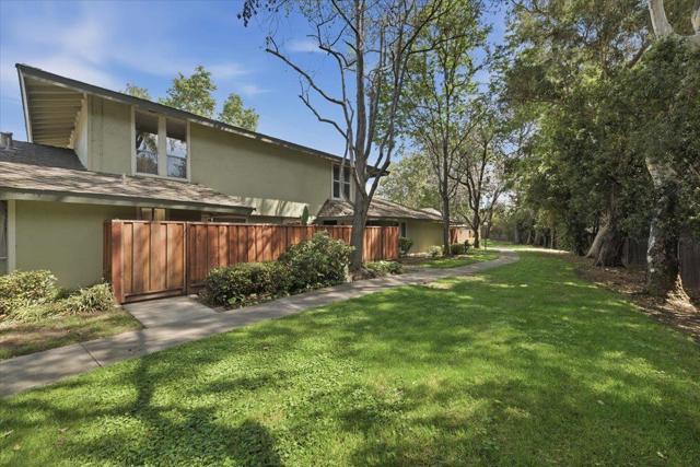 5751 Birch Terrace, Fremont CA: https://media.crmls.org/mediaz/4d8a3679-b1c4-455d-bc40-256dca12f795.jpg