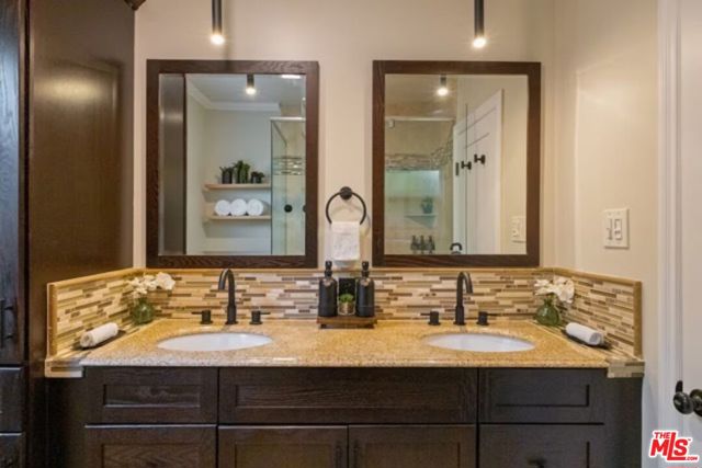 725 N Harvard Boulevard, Los Angeles CA: https://media.crmls.org/mediaz/4d8a460e-fa77-4951-ac4a-08cb19ed34bc.jpg
