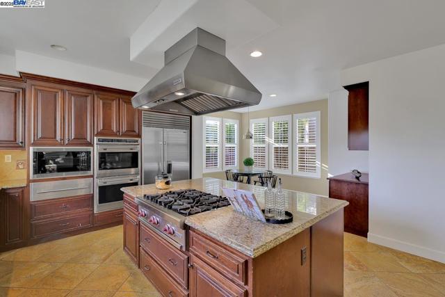 1037 Sunset Creek Ln, Pleasanton CA: https://media.crmls.org/mediaz/4d8a71e5-a4e3-4f29-8cd6-5996b5718d35.jpg