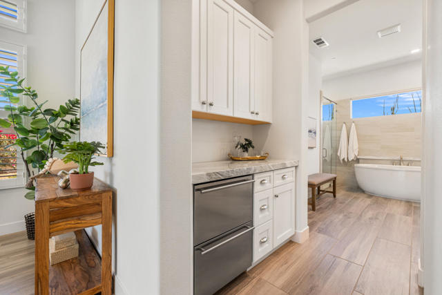 81350 Merv Griffin Way, La Quinta CA: https://media.crmls.org/mediaz/4d8b484b-d888-4706-a0c3-7cfebbe7ffb0.jpg