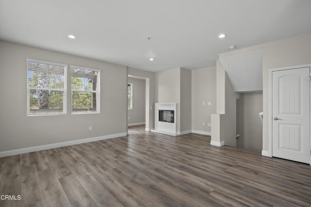 1542 Windshore Way, Oxnard CA: https://media.crmls.org/mediaz/4d8b4ac5-2f8a-4647-b9fa-22b682a6be83.jpg