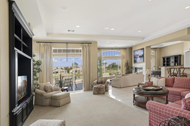 107 Via Bella, Rancho Mirage CA: https://media.crmls.org/mediaz/4d8b7d07-16d9-4e7c-807a-c0c723f57cee.jpg