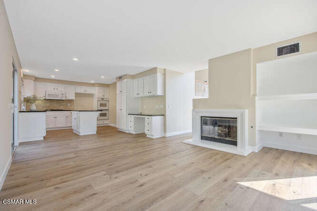 1636 Meadowglen Court, Newbury Park CA: https://media.crmls.org/mediaz/4d8bbd09-5bfa-4d0b-bafc-4bf327b27252.jpg