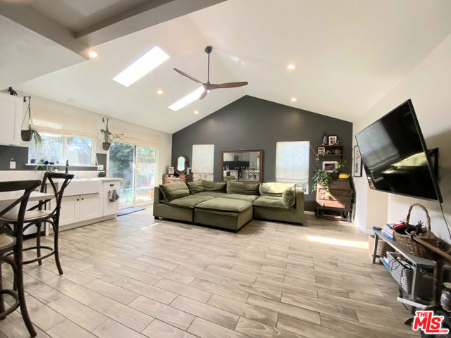 1519 Sunset Avenue, Pasadena CA: https://media.crmls.org/mediaz/4d8bc88e-2175-4745-a726-7c9cee29d443.jpg