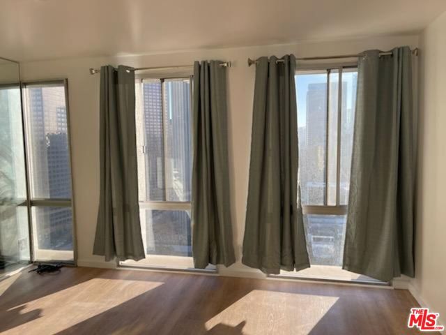 800 W 1st Street, Los Angeles CA: https://media.crmls.org/mediaz/4d8c77d5-9035-48cf-816b-8386b937a5a6.jpg