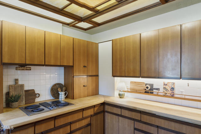 402 Lynn Drive, Ventura CA: https://media.crmls.org/mediaz/4d8cbabb-de01-4a56-9eeb-599e4afe294e.jpg