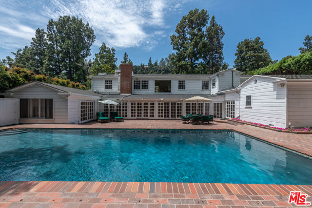1148 COLDWATER CANYON Drive, Beverly Hills CA: https://media.crmls.org/mediaz/4d8cf33d-91d8-435c-9da5-13affb2d9fdc.jpg