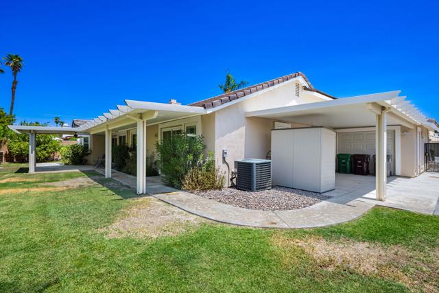 44125 Calico Circle, La Quinta CA: https://media.crmls.org/mediaz/4d8d0860-82fa-44c0-be70-d348195c3b3a.jpg