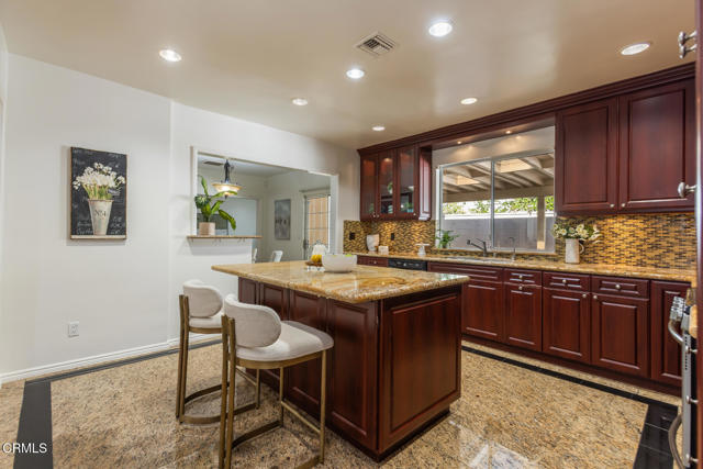 Detail Gallery Image 34 of 70 For 4926 Crown Ave, La Canada Flintridge,  CA 91011 - 3 Beds | 3/1 Baths