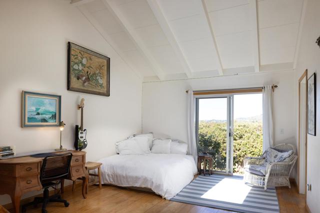 47320 Highway 1, Big Sur CA: https://media.crmls.org/mediaz/4d8dcc81-be42-41c9-b78f-3ec638e26fc7.jpg