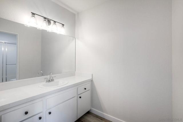 242 Eveningside Gln, Escondido CA: https://media.crmls.org/mediaz/4d8e0c1f-da86-46b9-a625-8e00dee0d0c7.jpg