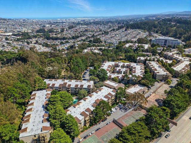 381 Half Moon Lane, Daly City CA: https://media.crmls.org/mediaz/4d8f60c7-ad8f-4440-b785-0b6e118ab0e7.jpg