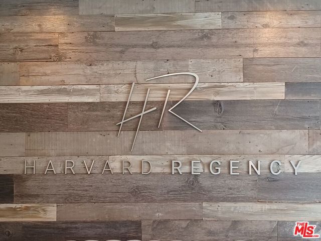 1101 S Harvard Boulevard, Los Angeles CA: https://media.crmls.org/mediaz/4d8fa654-8cb0-4e28-9ac3-b86c7187e5e7.jpg