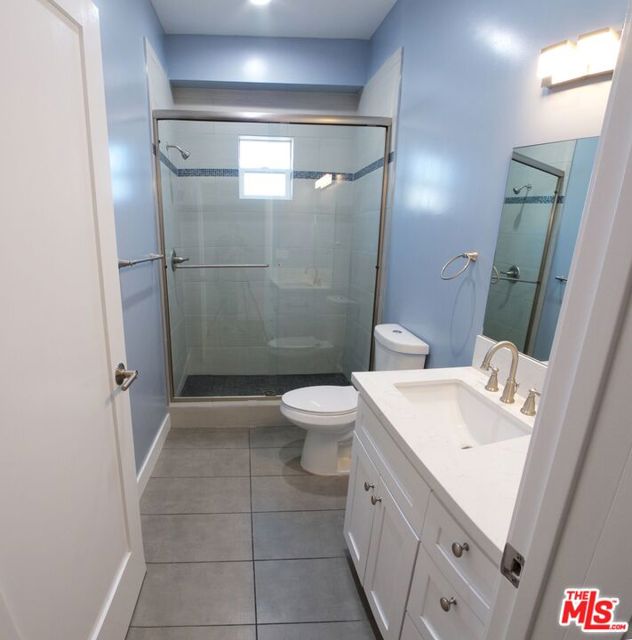 1207 W 37th Place, Los Angeles CA: https://media.crmls.org/mediaz/4d900e96-2f90-49a9-82df-6e69c252e41e.jpg