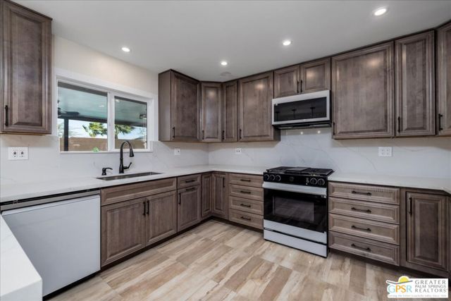 372 E Molino Road, Palm Springs CA: https://media.crmls.org/mediaz/4d9020b1-102f-495d-9d78-e713ee22ddb0.jpg