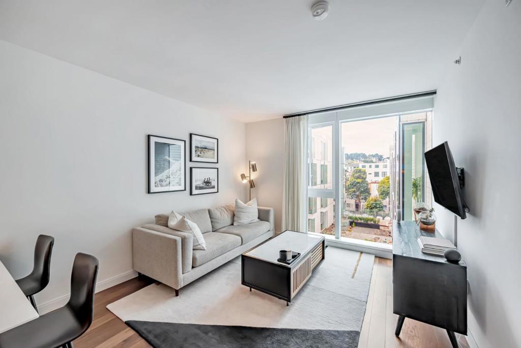 555 Fulton Street #401