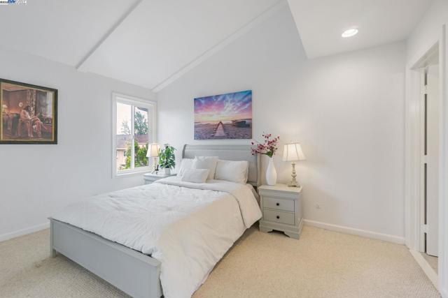 208 Siskiyou Ct, Walnut Creek CA: https://media.crmls.org/mediaz/4d906807-b4fa-4795-93ca-ca0242f5116b.jpg