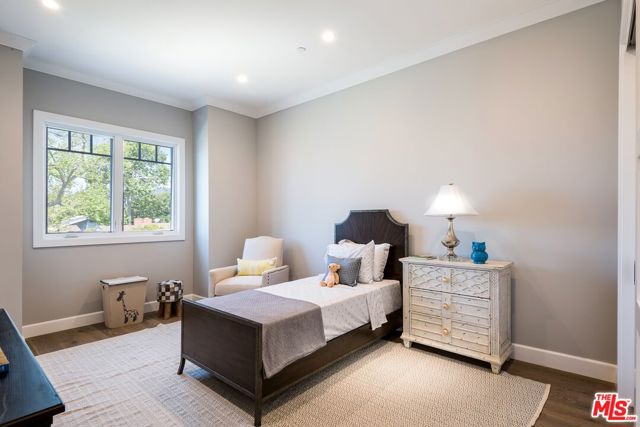530 Arbramar Avenue, Pacific Palisades CA: https://media.crmls.org/mediaz/4d91097b-99d7-496b-b1f3-334deb4c6ab3.jpg